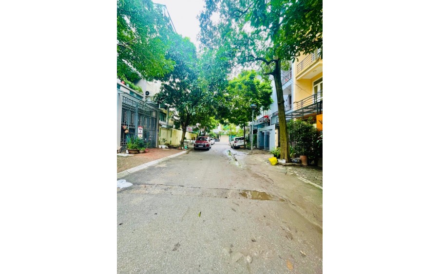 Chủ Nhà Rất Cần Bán Chỉ 1 Căn Duy Nhất. Khu Phân Lô Cán Bộ Văn  Quán . Giá Nào Cũng Bán Chỉ Cần Khách Thiện Trí..!